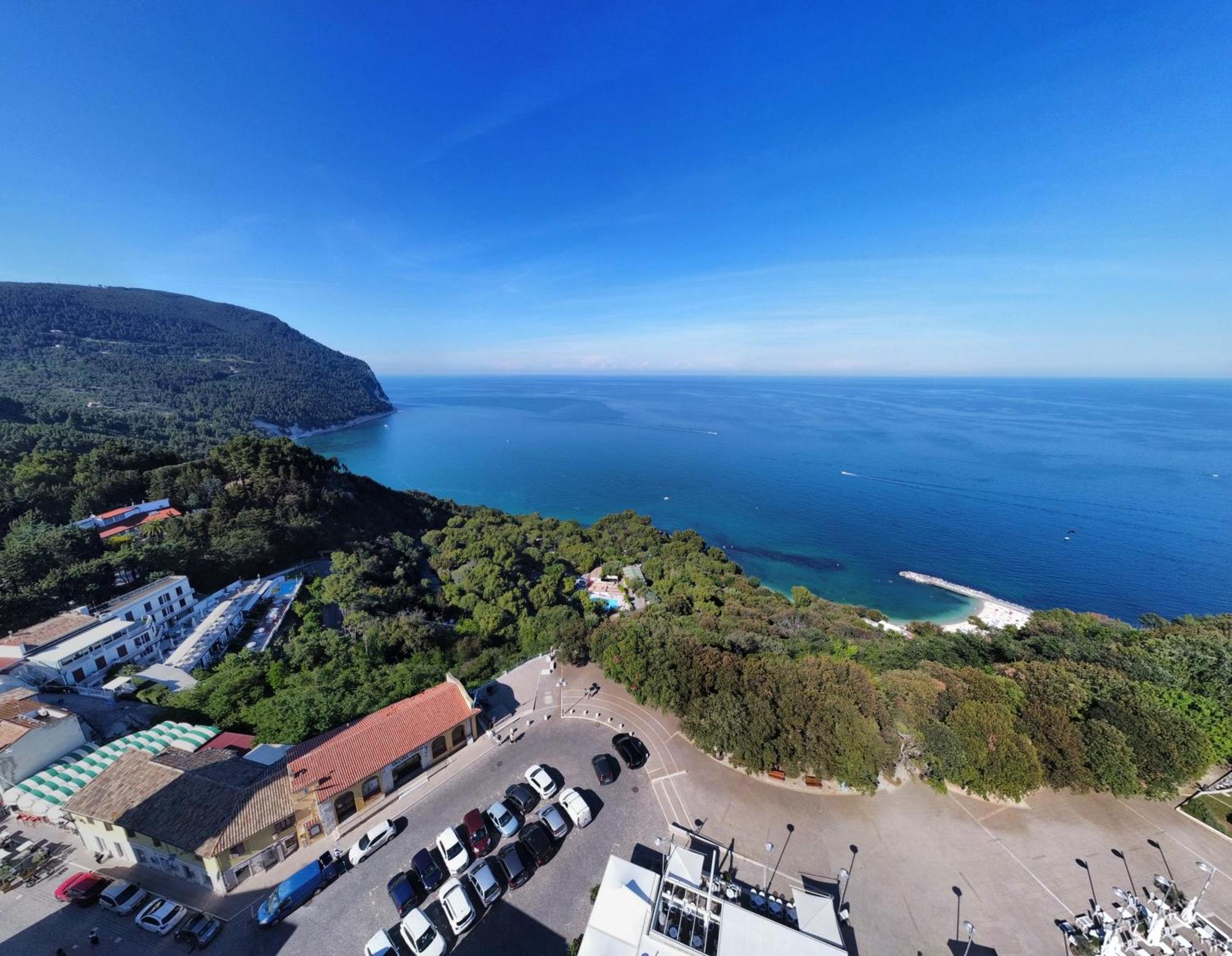 Sea View Sirolo Di Amedeo Bed and Breakfast Eksteriør billede