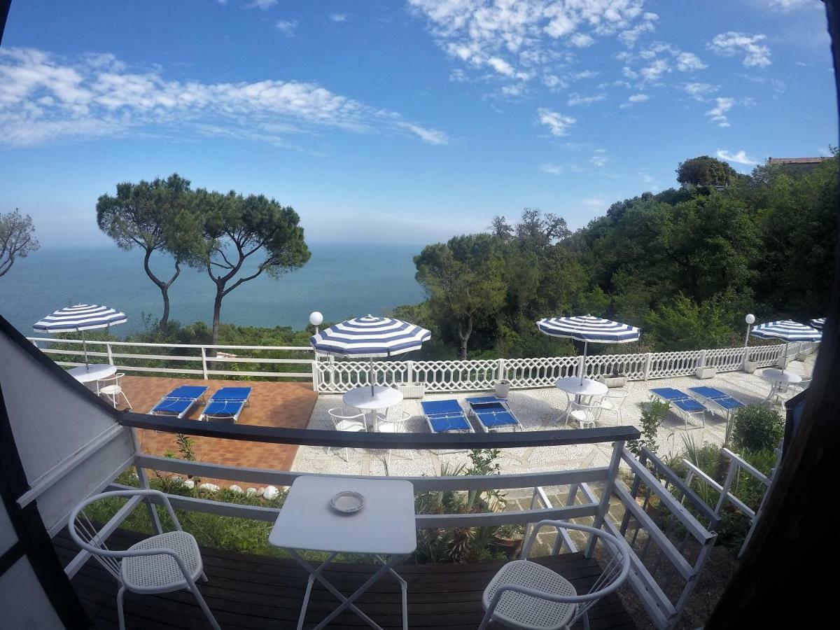 Sea View Sirolo Di Amedeo Bed and Breakfast Eksteriør billede